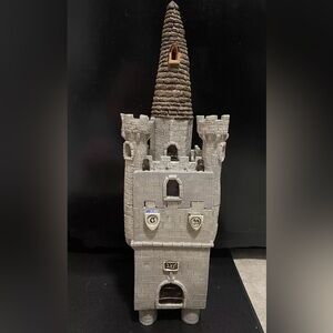 Unique Camelot Castle Cookie Jar with pair of hounds guarding  castle